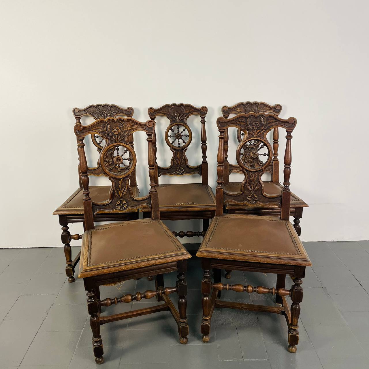 Антикварные стулья