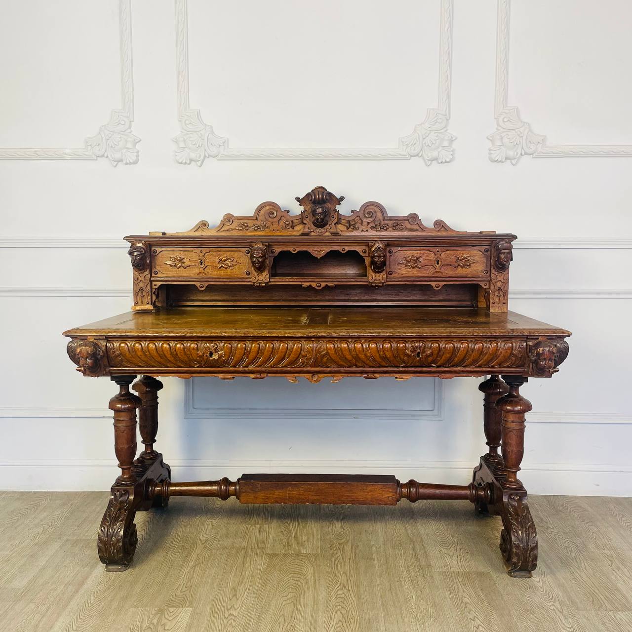 Антикварный письменный стол