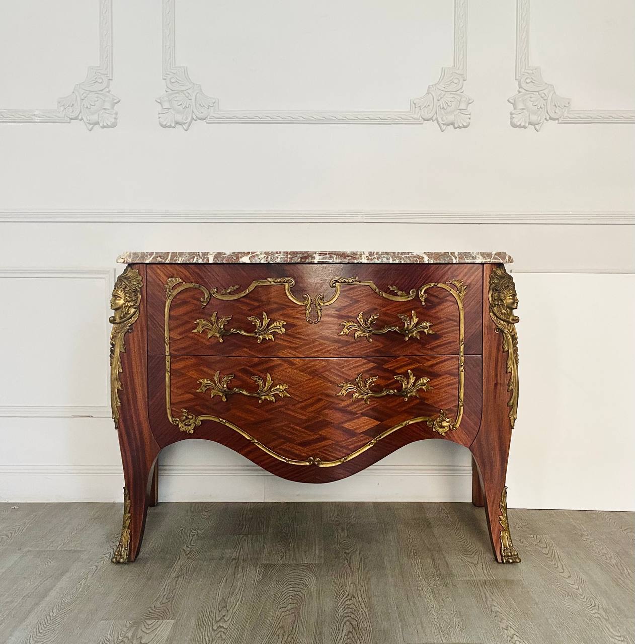 Антикварный комод