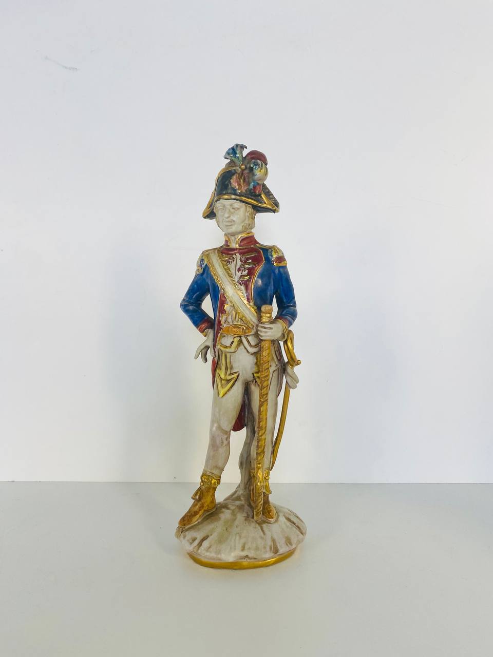 Антикварная статуэтка