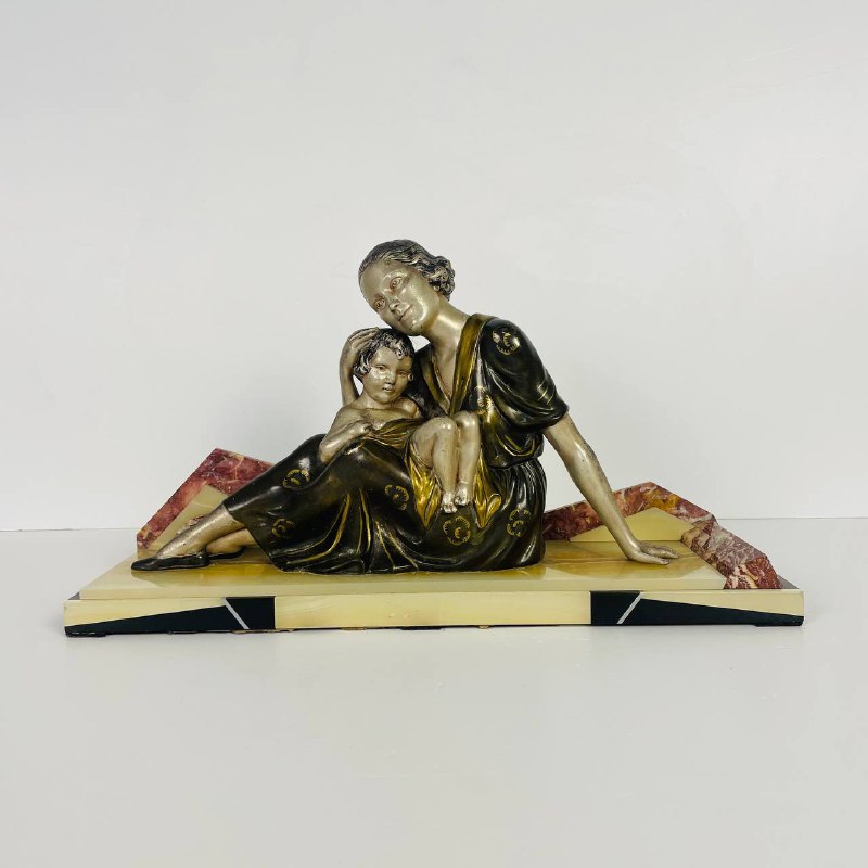 Статуэтки, скульптура