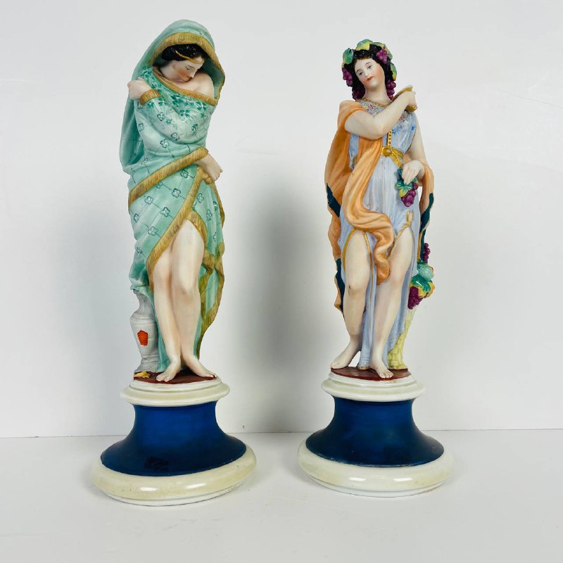 Антикварные статуэтки.