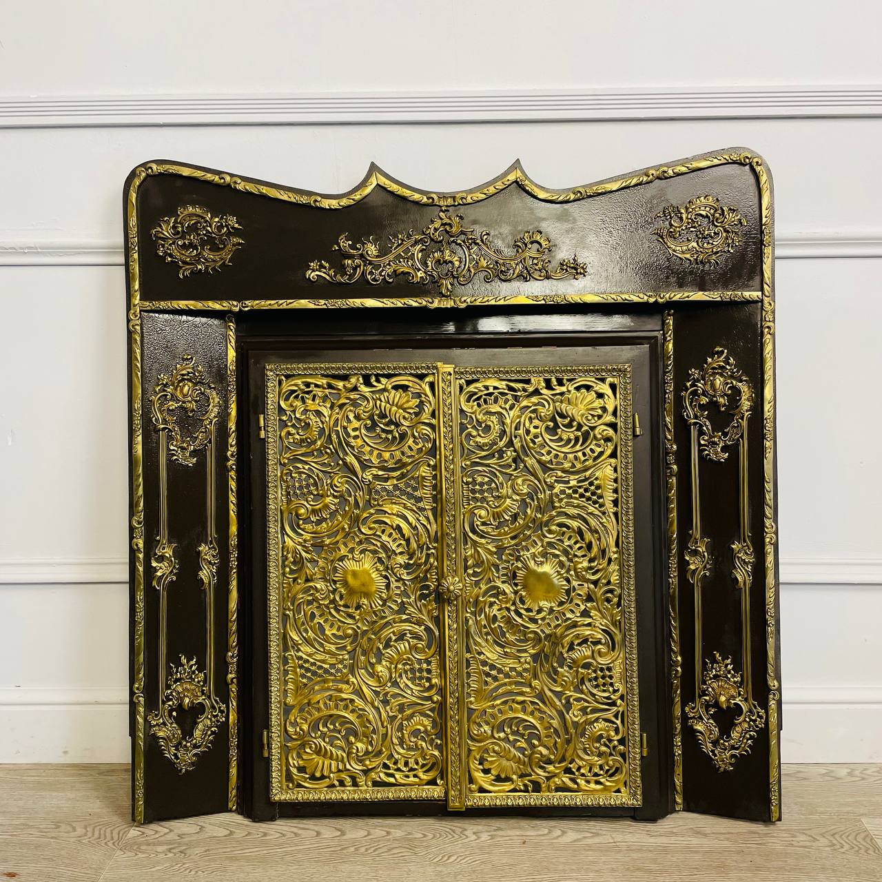 Антикварный каминный портал