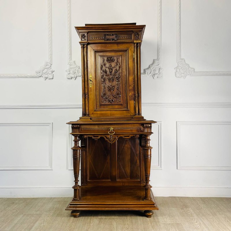 Антикварный буфет