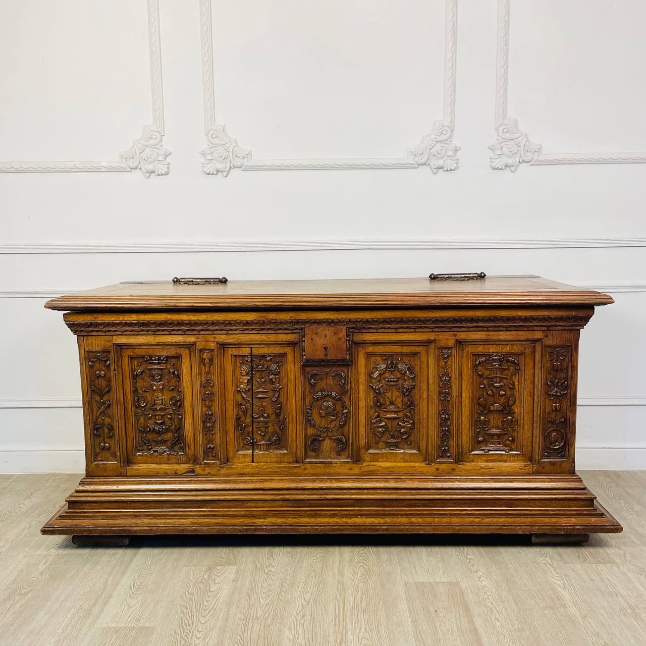 Антикварный сундук