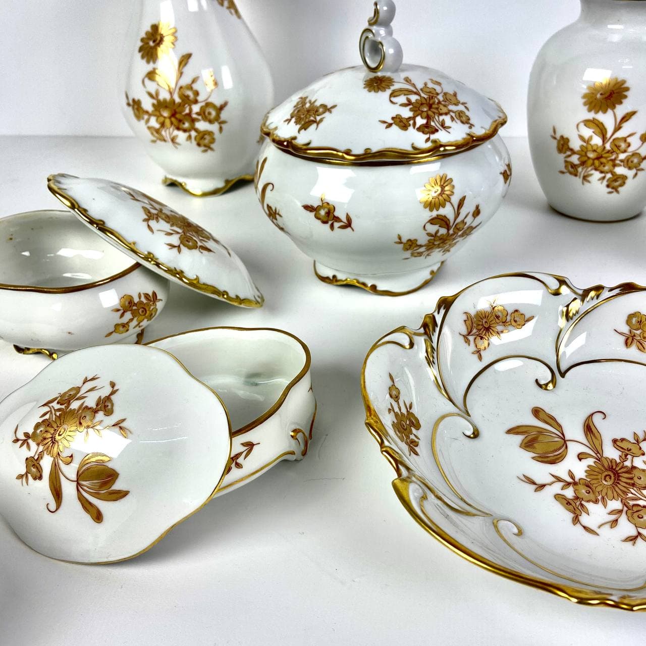 Антикварный сервиз.