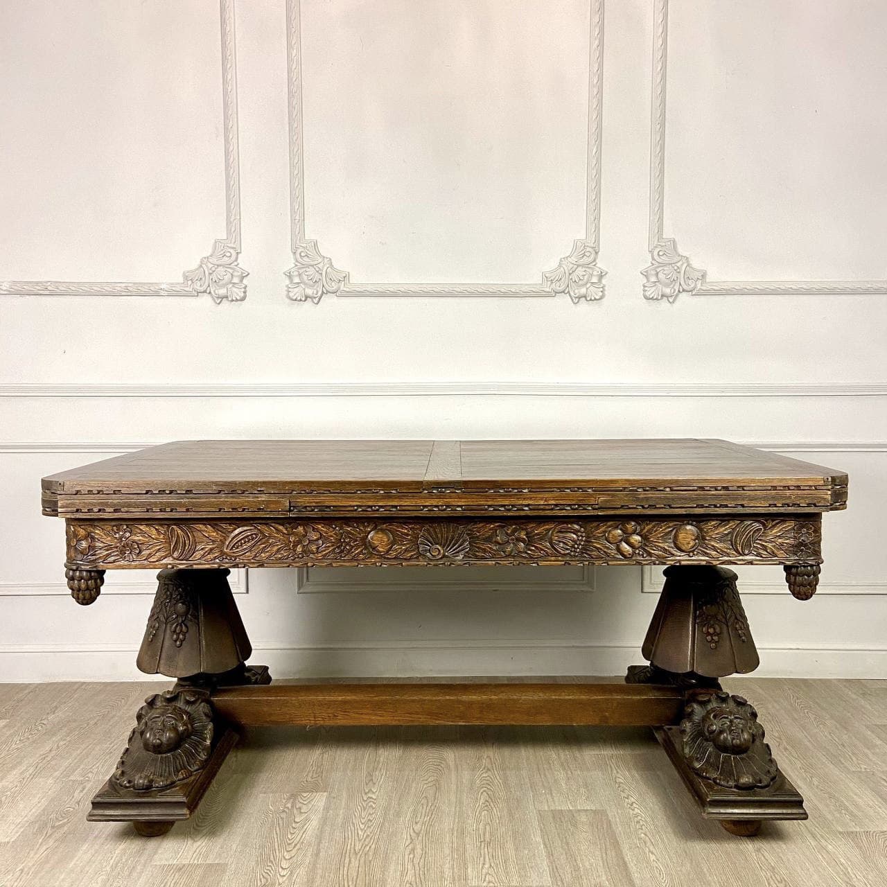 Стол антикварный обеденный из массива дуба конца XIX века