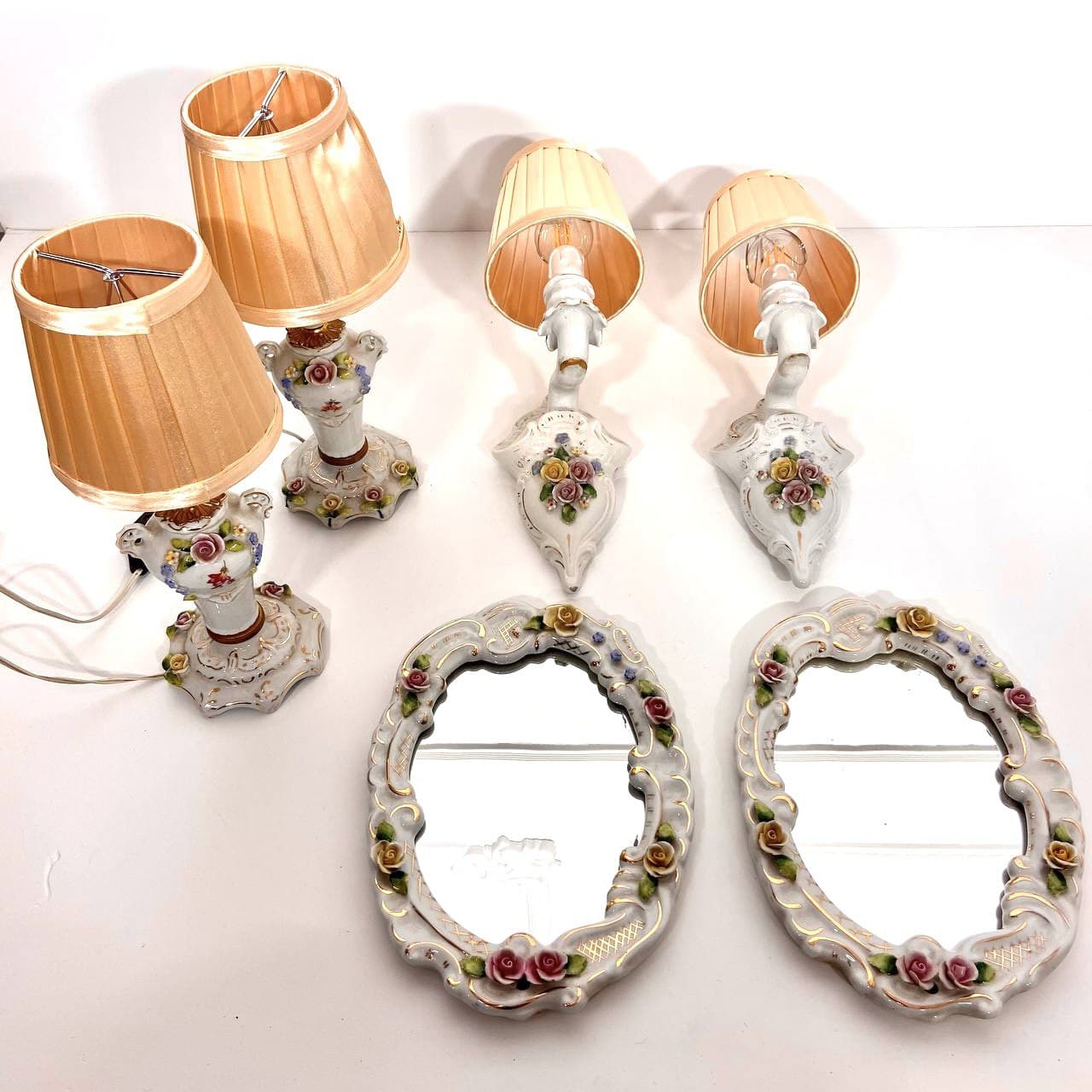 Комплект антикварных ламп, бра и зеркала.