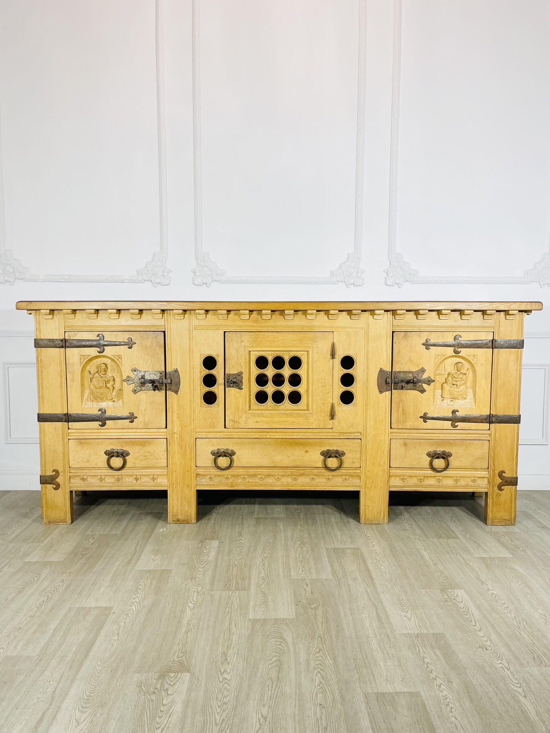 Комод антикварный .