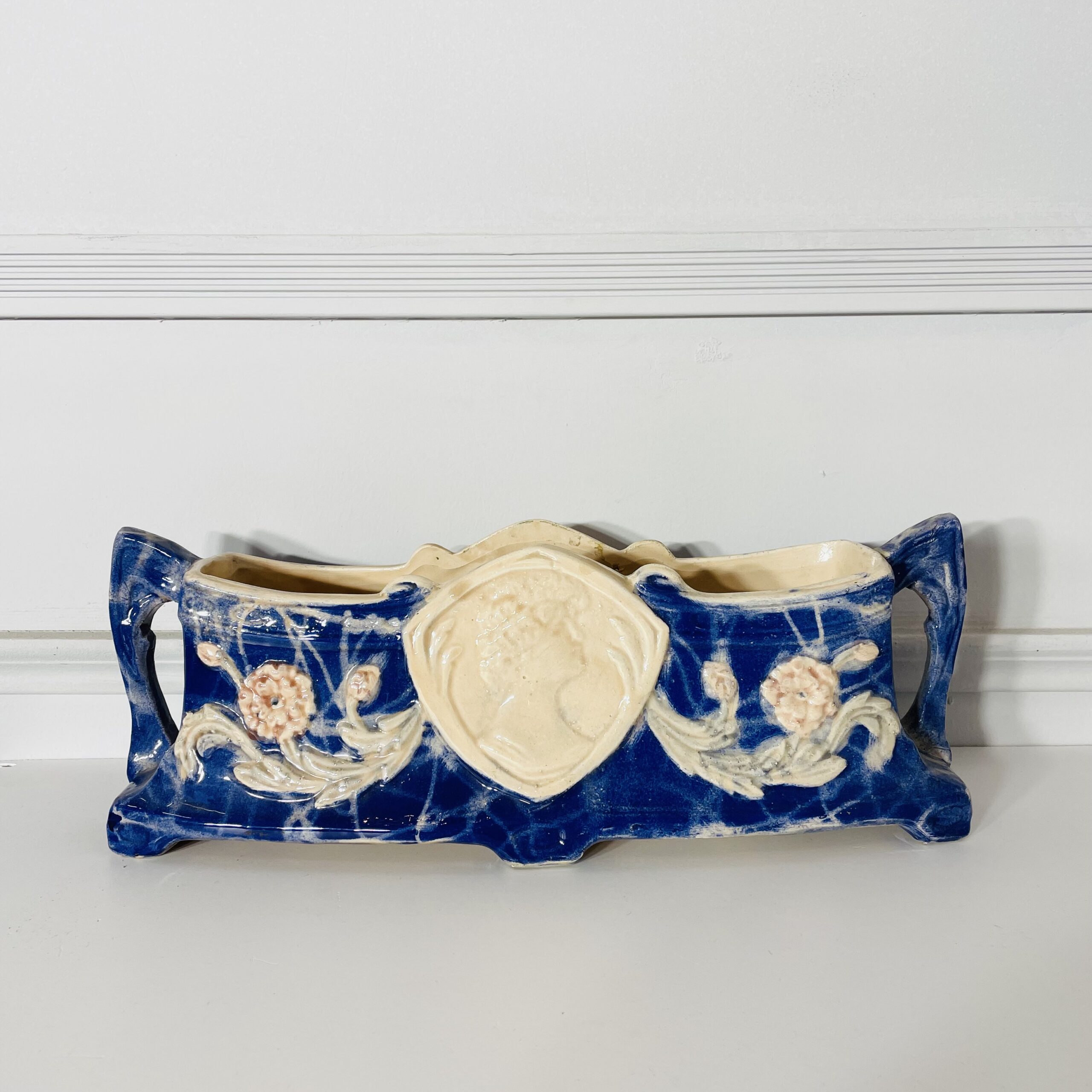 Жардиньерка антикварная.