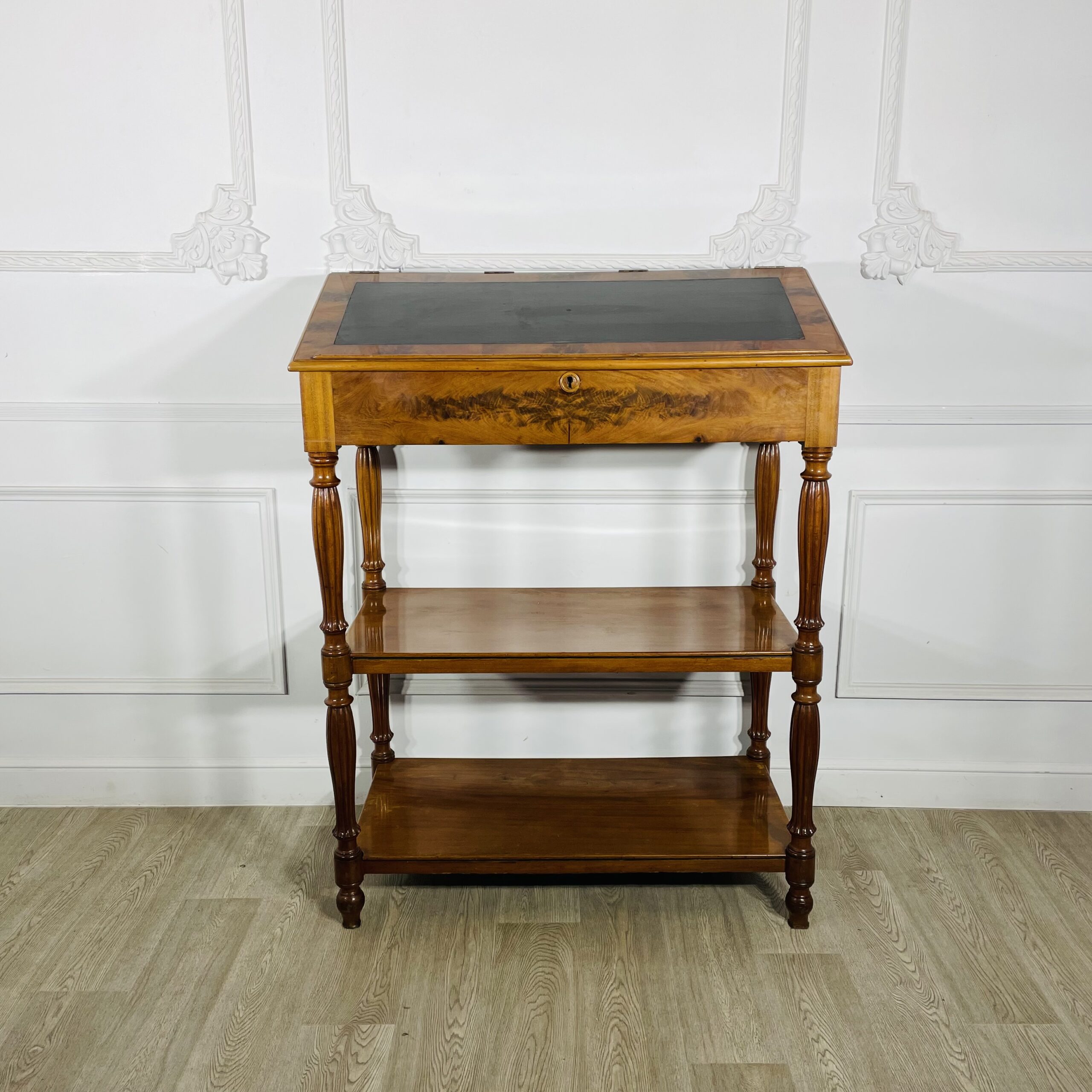 Бюро высокое антикварное первой половины XX века.