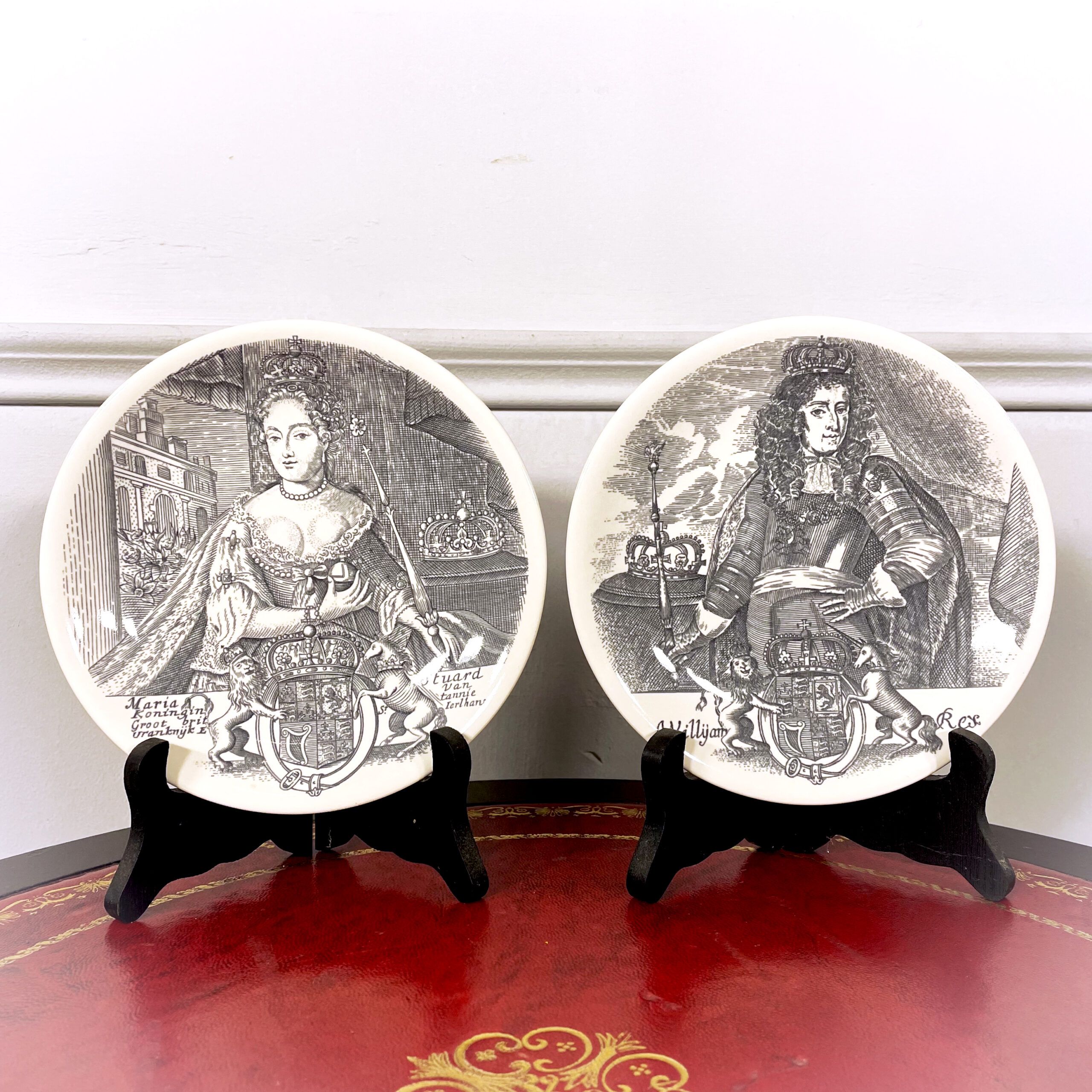 Винтажные тарелки.