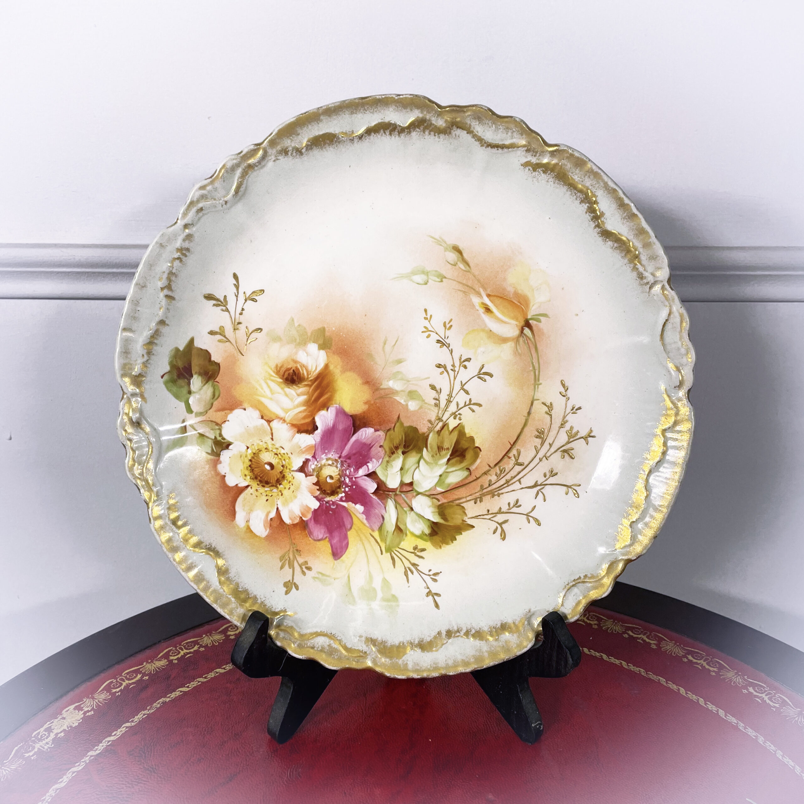 Антикварная тарелка.