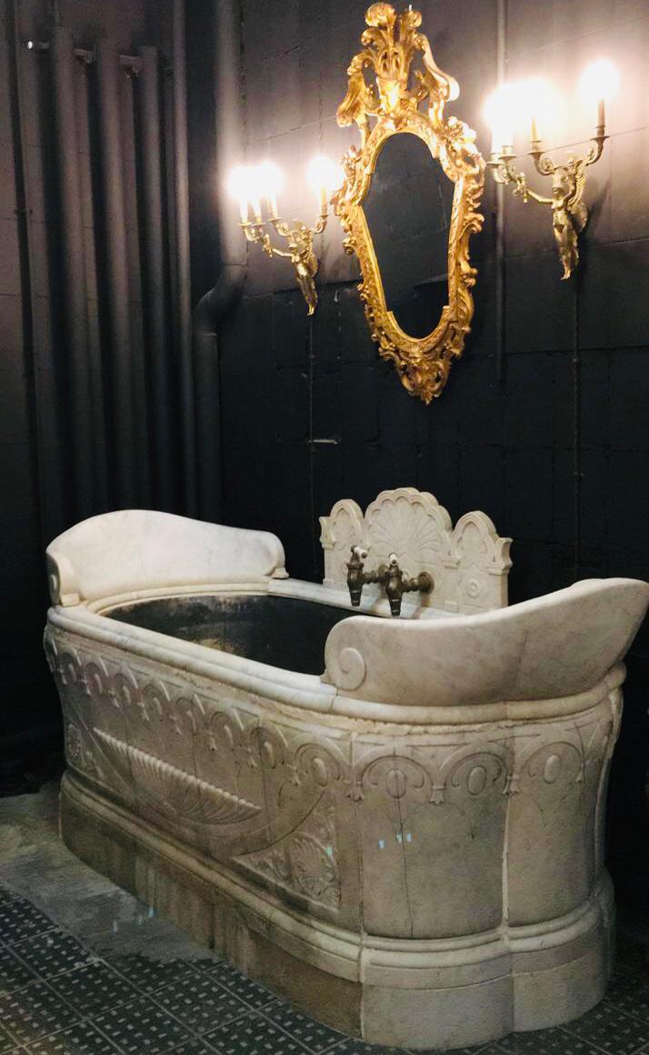 Ванна антикварная испанской королевы Изабеллы II, середина XIX века.