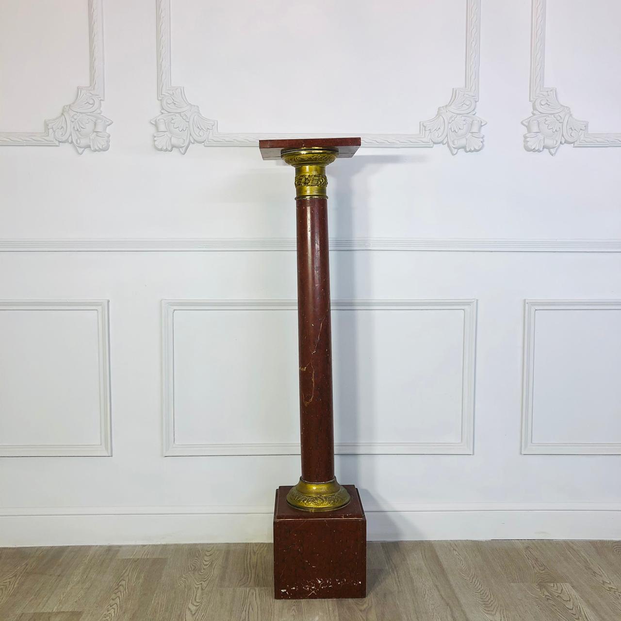 Терракотовая антикварная колонна-пьедестал начала XX века.