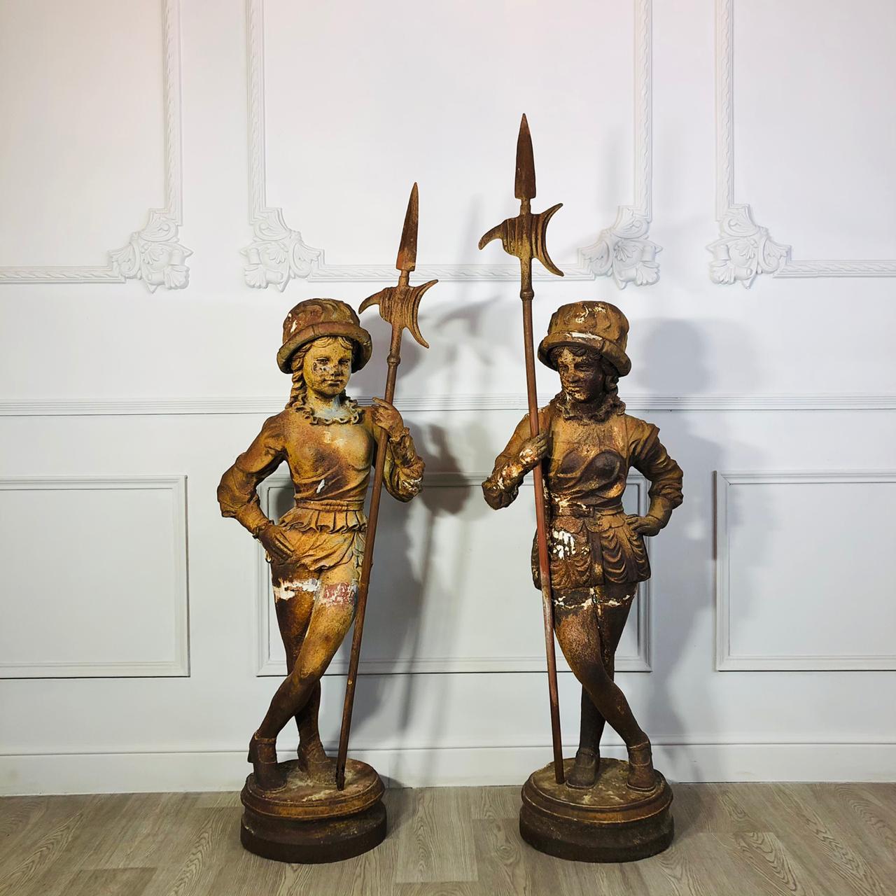 Парные садовые скульптуры