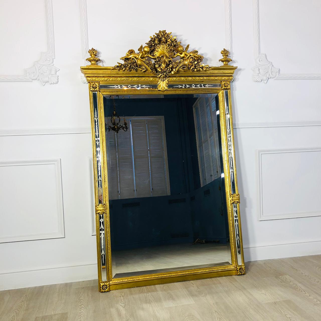 Антикварное зеркало.