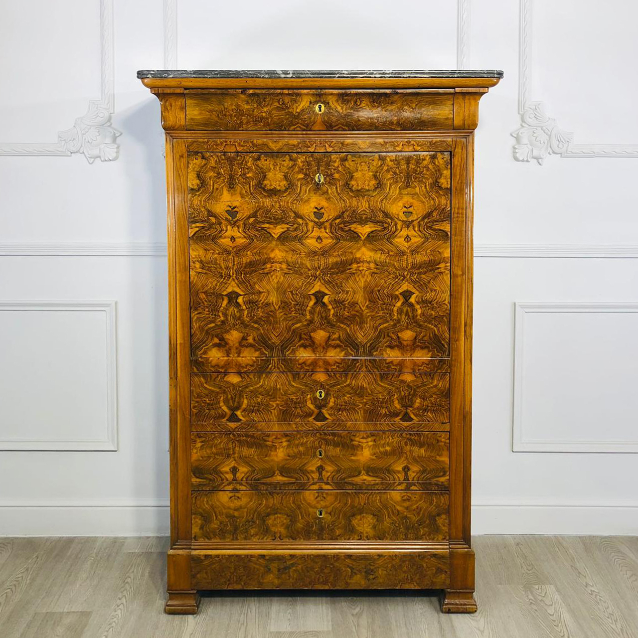 Секретер антикварный середины XIX века.