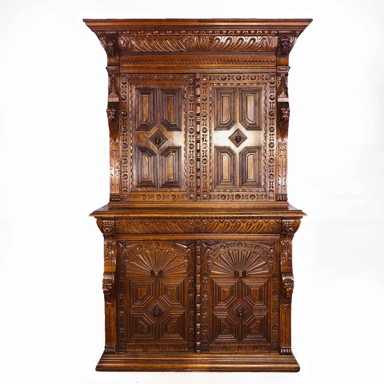 Дубовый буфет антикварный.