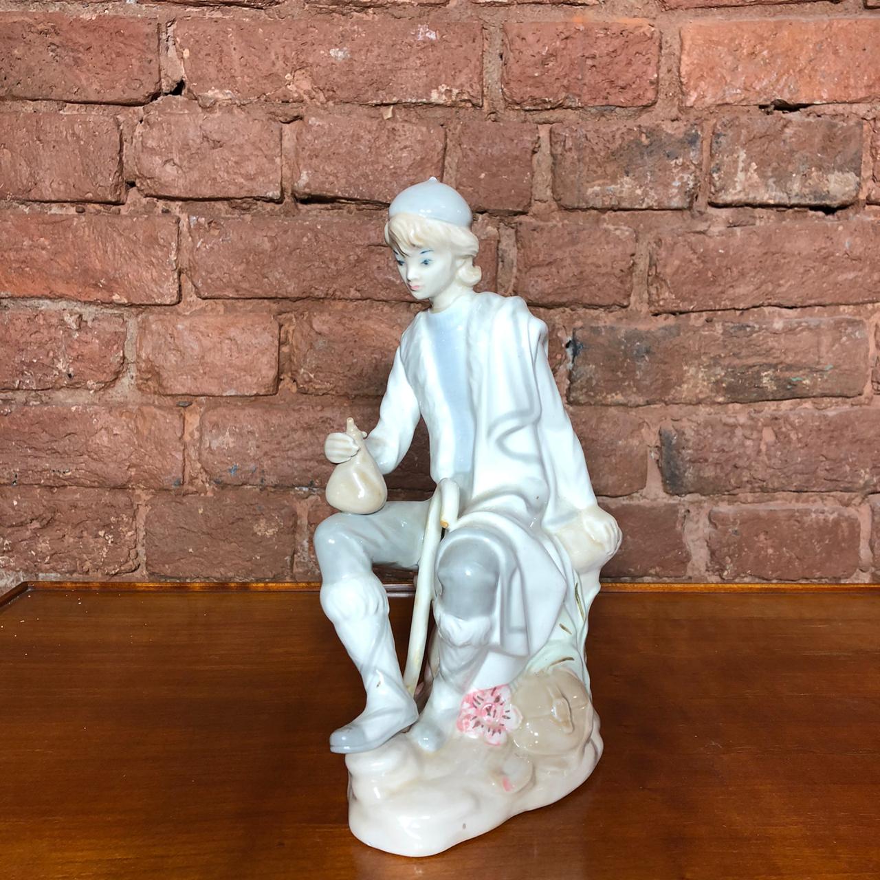 Антикварная статуэтка.