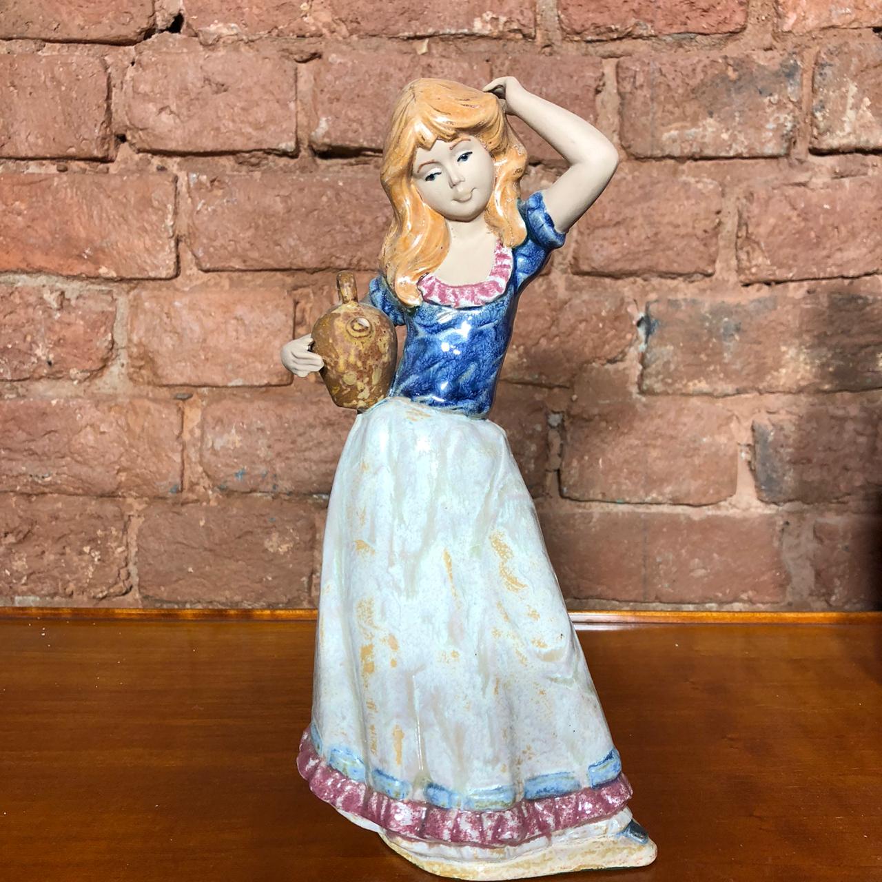 Антикварная статуэтка «Девушка с кувшином».