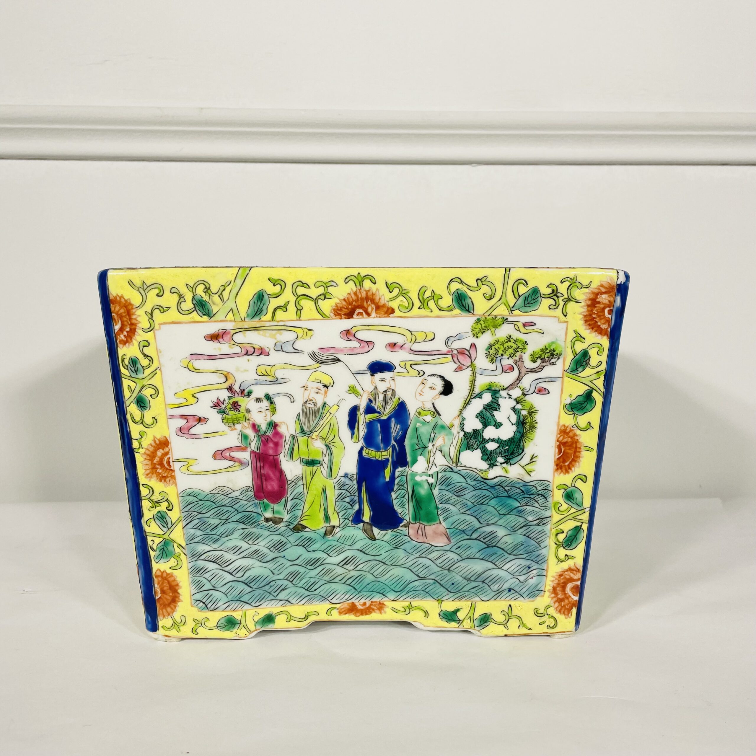 Фарфоровое антикварное Кашпо середины XX века.