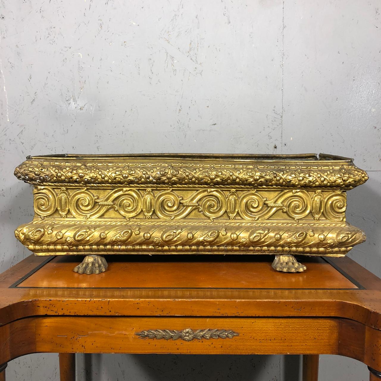 Латунная жардиньерка начала XX века.