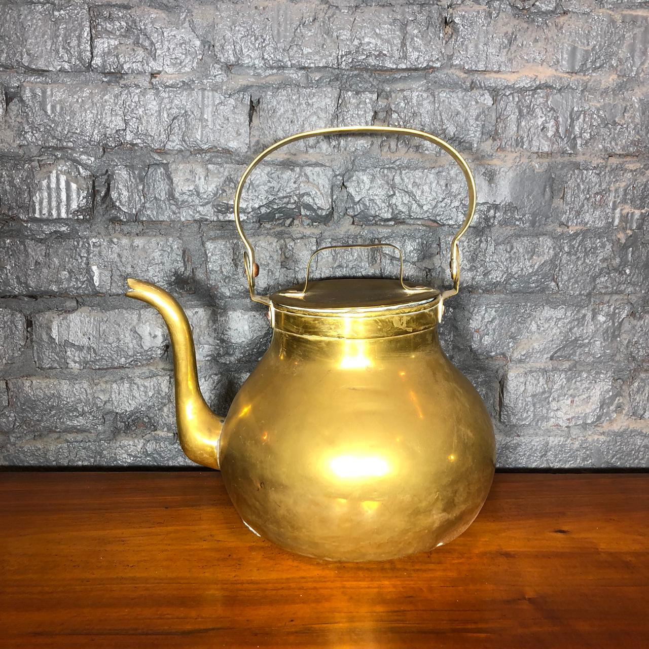Латунный антикварный чайник начала XX века.