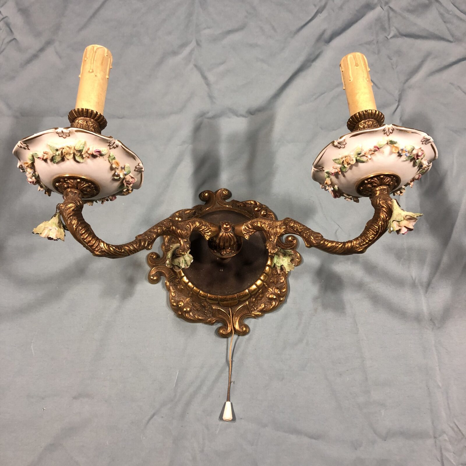 Одиночное антикварное бра второй половины XX века.