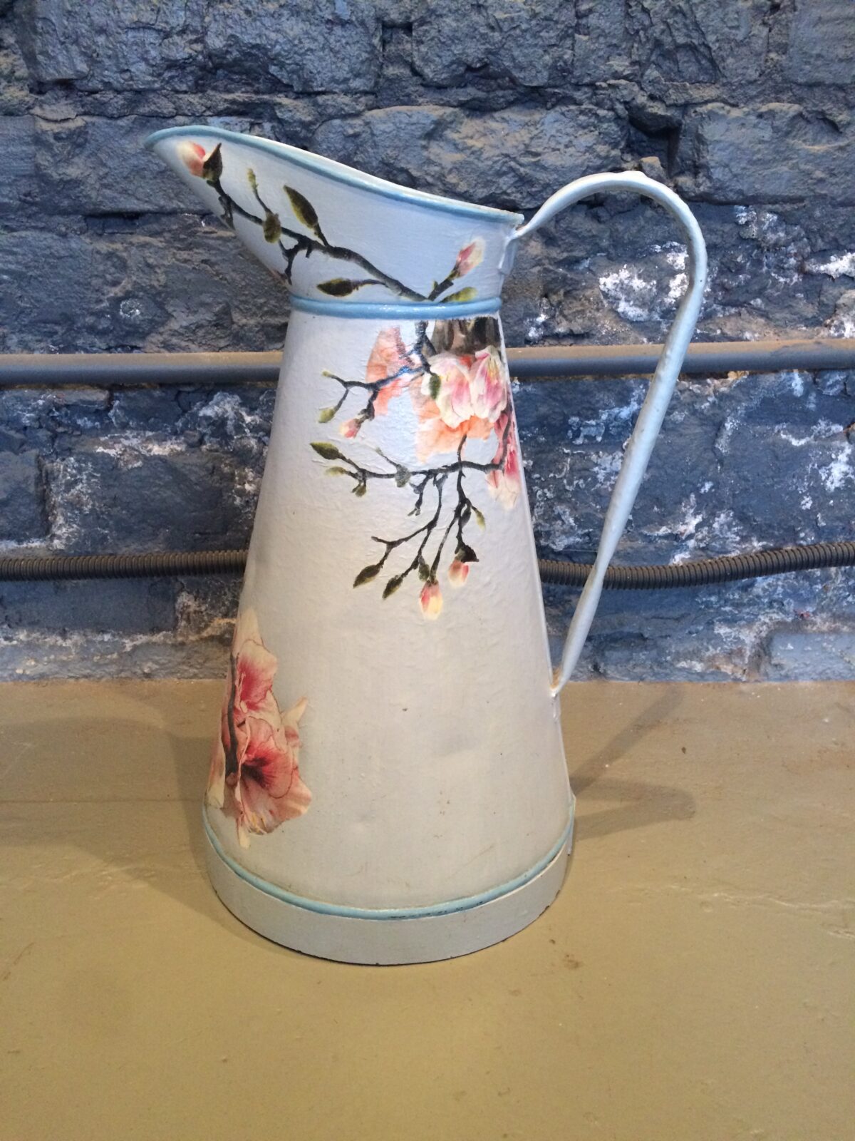 Садовый кувшин антикварный XX века.