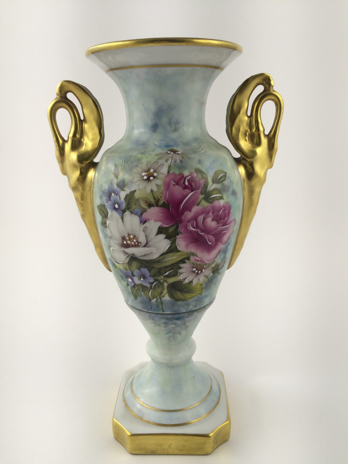 Ваза антикварная Limoges XX века.