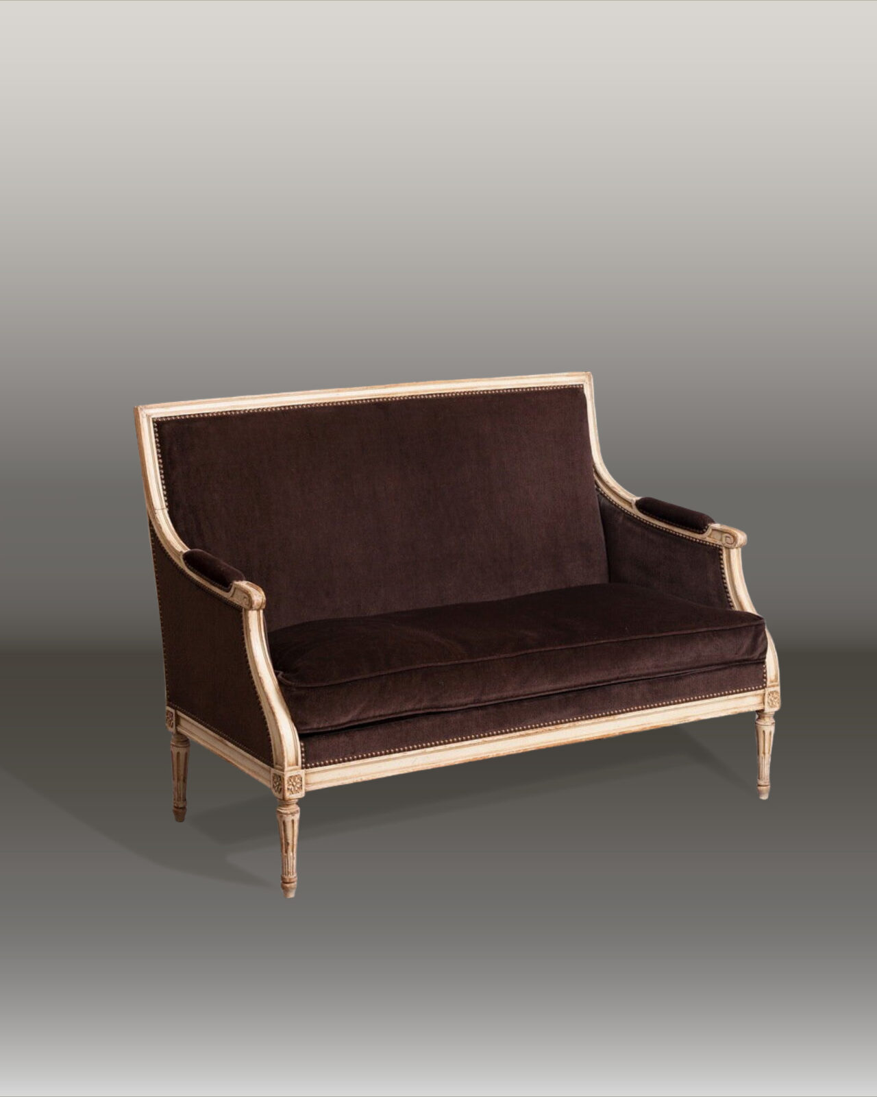 Диван-канапе антикварный начала XX века.