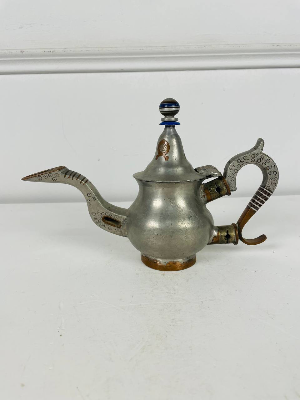 Антикварный небольшой оловянный чайник