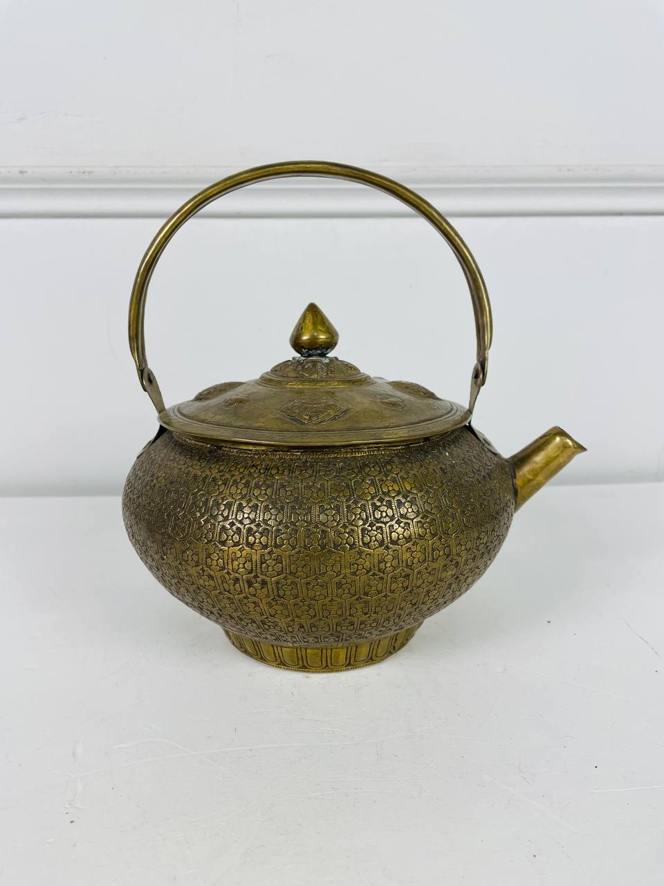 Антикварный китайский чайник с высокой ручкой