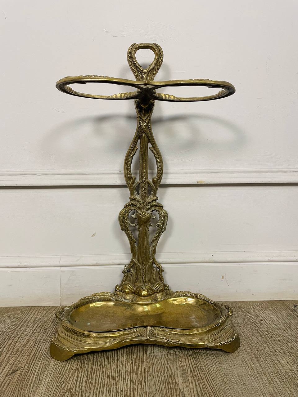 Антикварная зонтница.