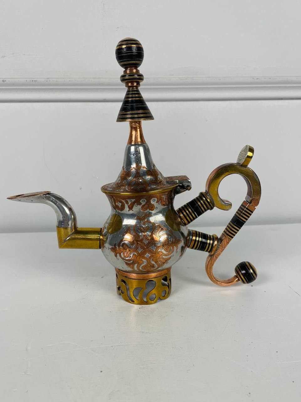 Антикварный чайник в турецком стиле