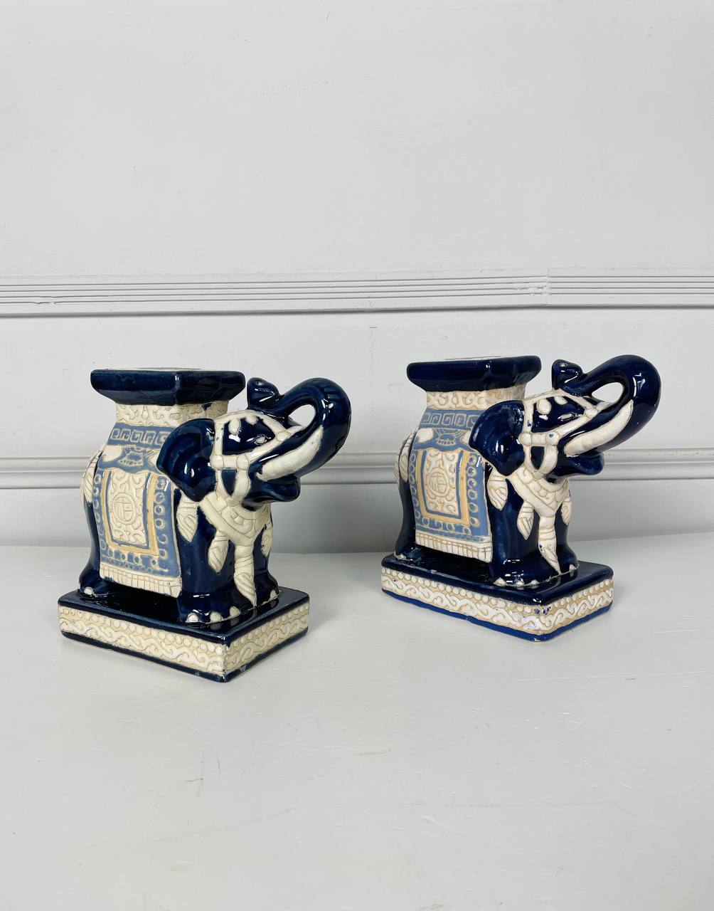 Пара подставок-слоники.