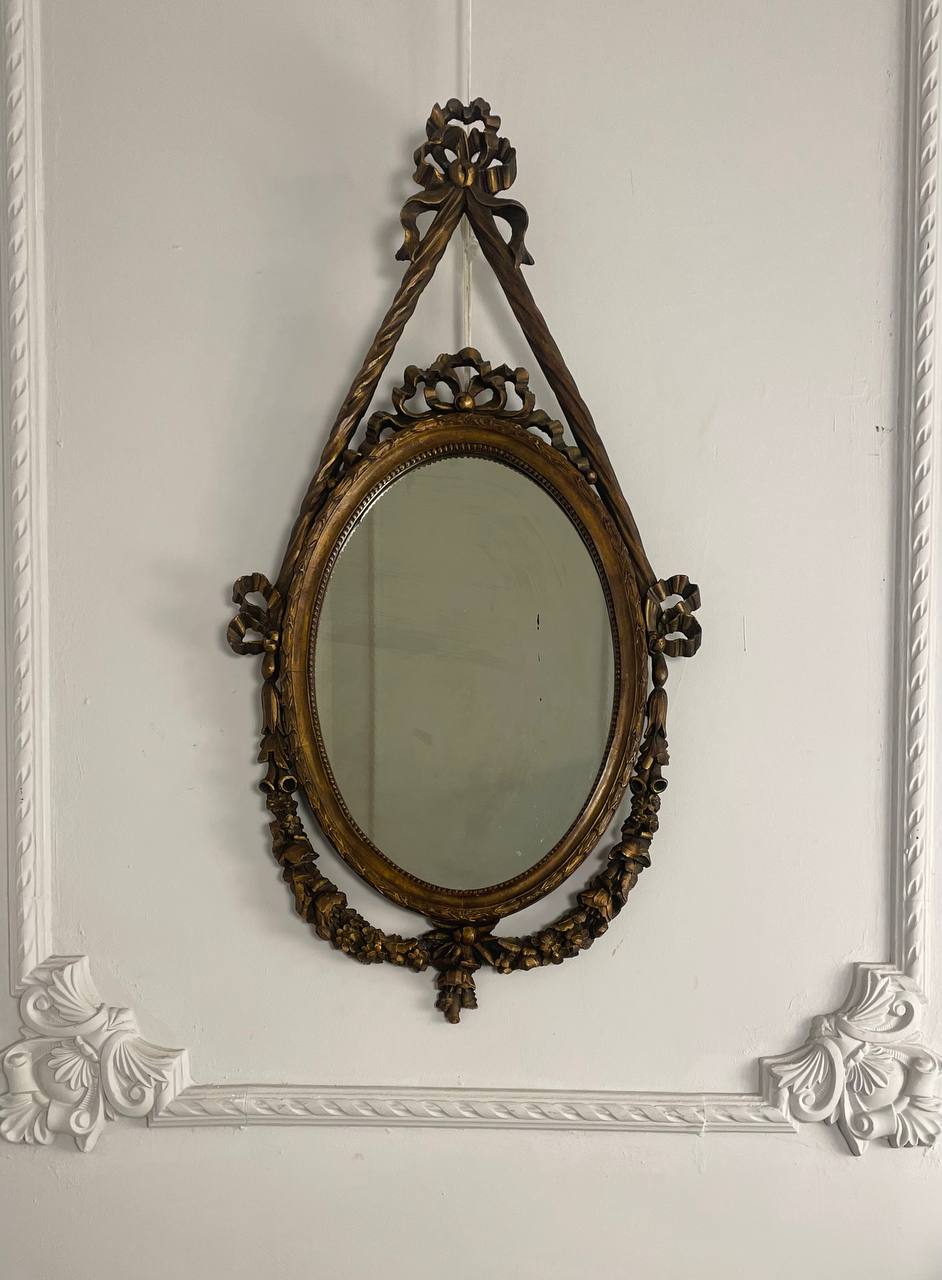 Антикварное зеркало с бантом