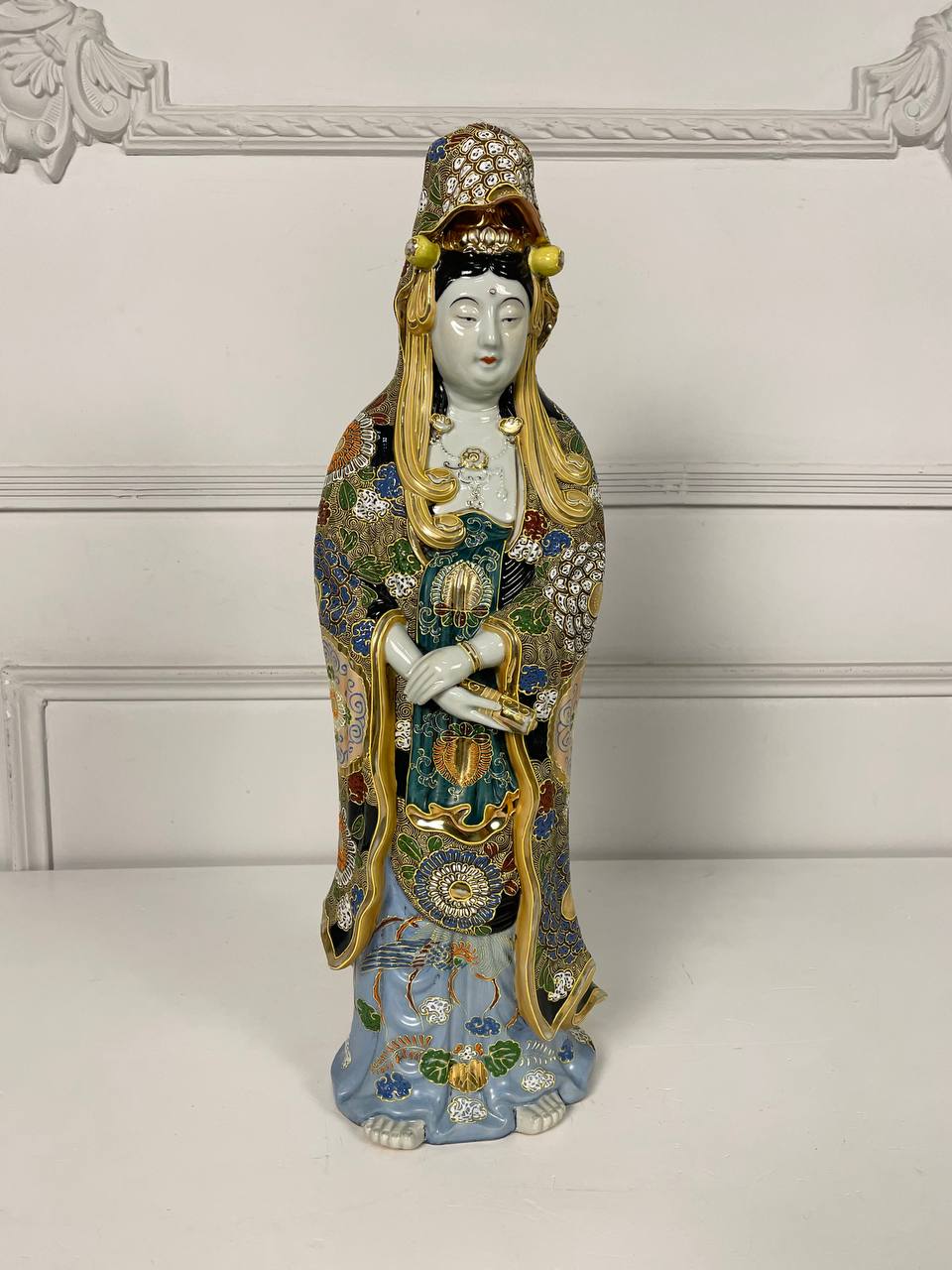 Скульптура Гуань Инь (Богиня Милосердия).