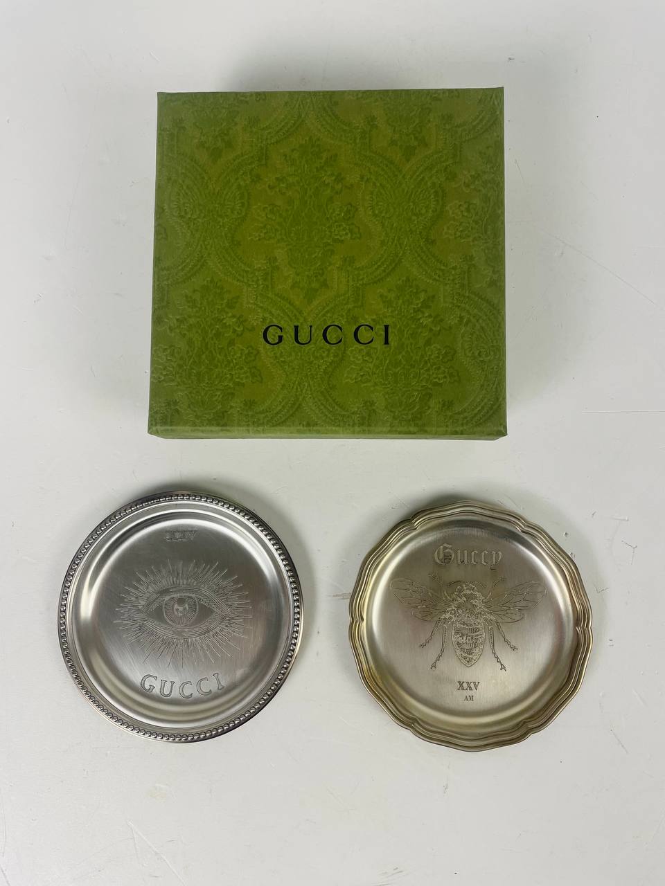 Пара подставок под виски от Gucci