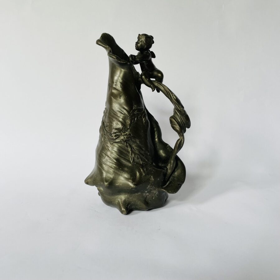 Декоративный кувшин с амуром, олово, начало XX в., Франция.