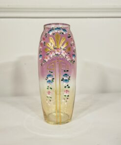 Небольшая вазочка из цветного стекла первой половины XX века Франция.