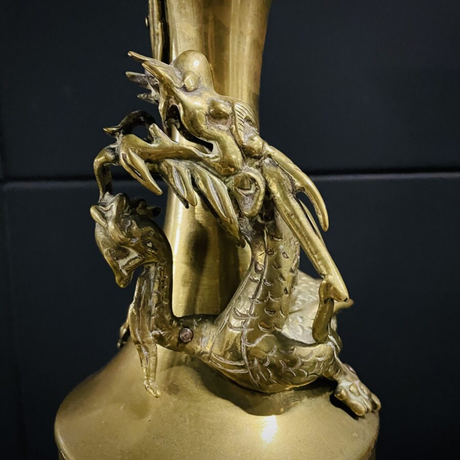 Пара латунных антикварных ваз «Драконы» начала XX века. Фото 3.