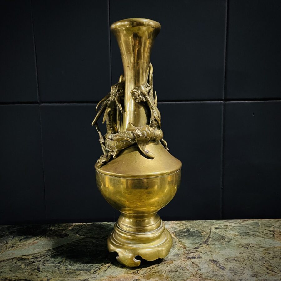 Пара латунных антикварных ваз «Драконы» начала XX века. Фото2.