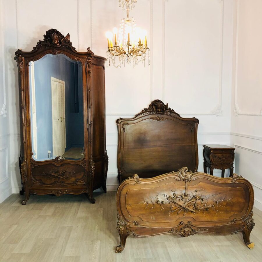 Спальный гарнитур антикварный Льежской мануфактуры XIX века, Франция.
