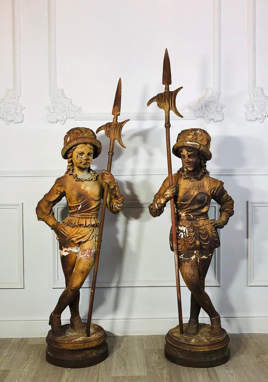 Парные скульптуры стражников конца XIX века, Франция.