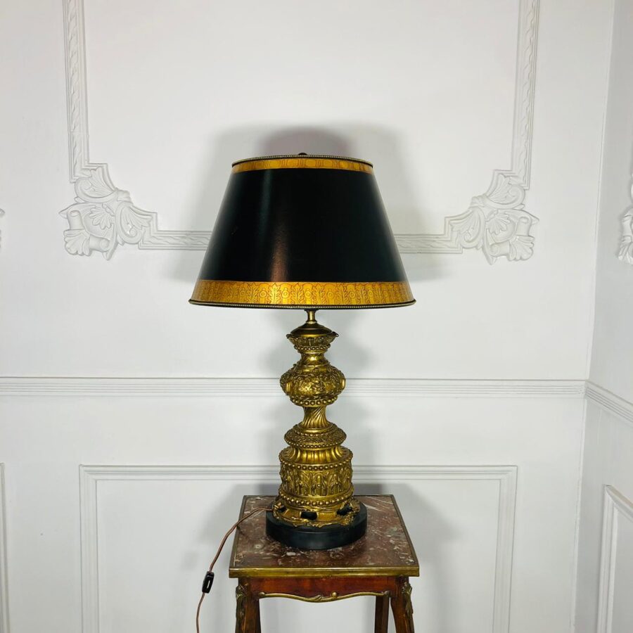 Большая бронзовая лампа на мраморном основании первой половины XX века, Франция.