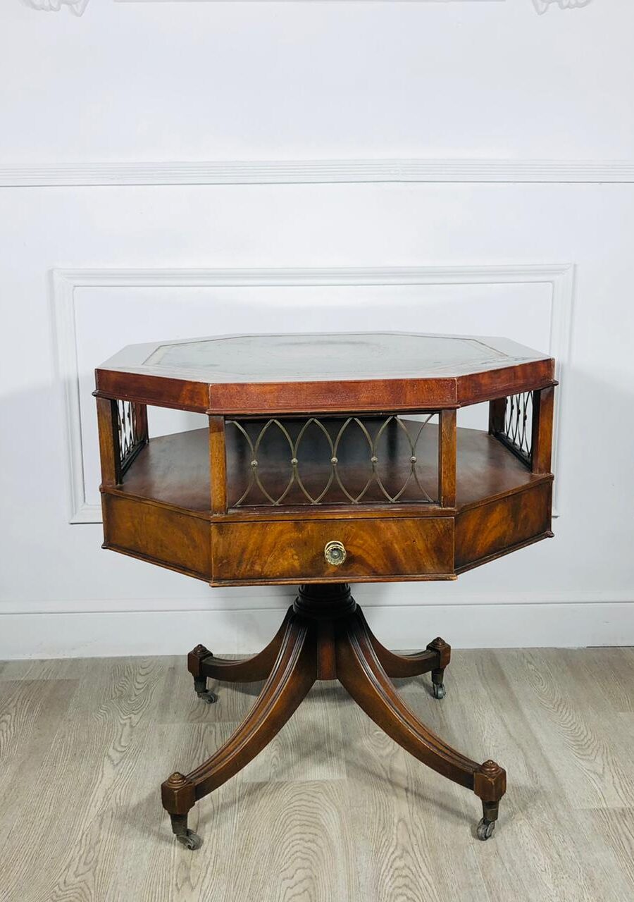 Восьмигранный столик на одной ноге, начало XX века, Франция.