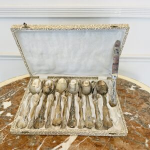 Набор старинных серебряных столовых приборов на 6 персон (столовые ложки и ножи) середины XX века, Италия.