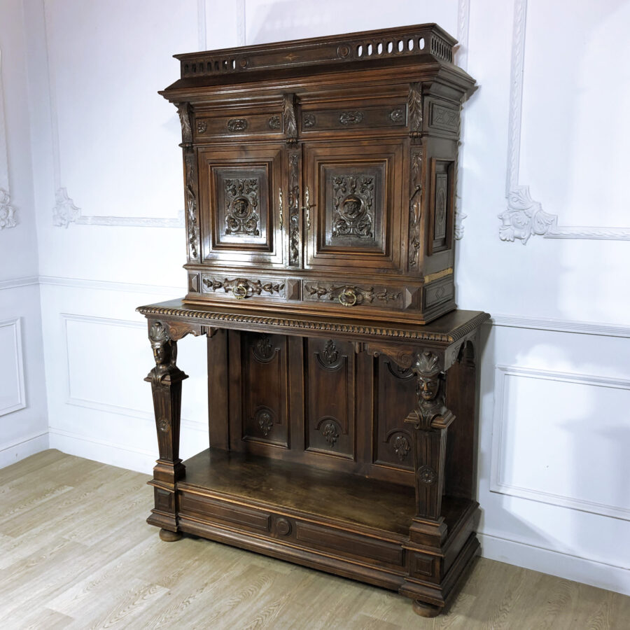 Антикварный шкаф конца XIX века из Франции.